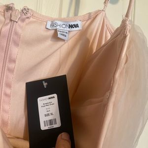 Fashion nova pink dress in a good condition. Smoke free